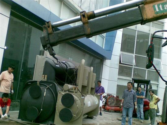 玉环市随车吊和汽车吊的核心区别是什么？哪种更省钱？