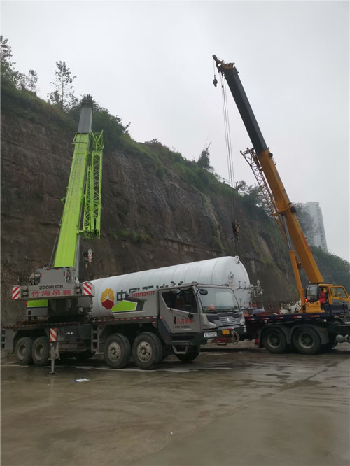玉环市“不怕风雨冻”—— 吊车的 “恶劣环境适应” 技术